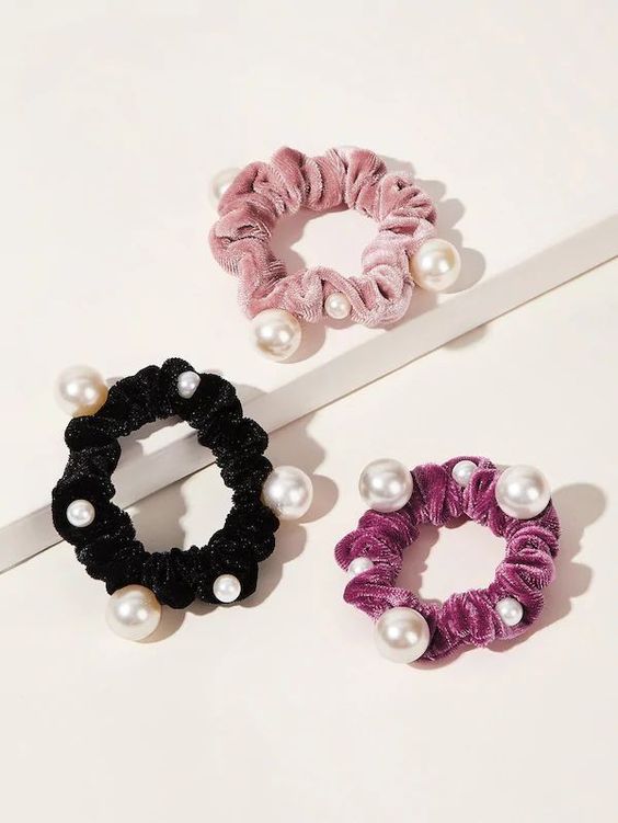 DONA DECORADA CON PERLAS